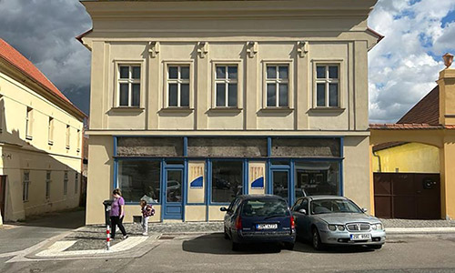 Týnec nad Labem, měšťanský klasicistní dům čp. 89